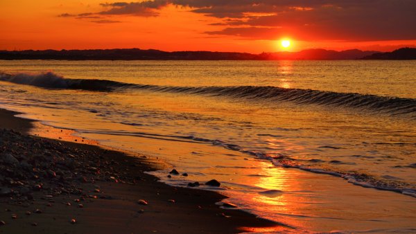 Закат на берегу моря