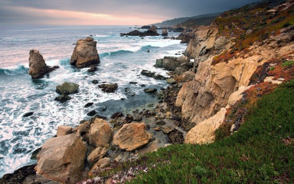 Волны и скалы