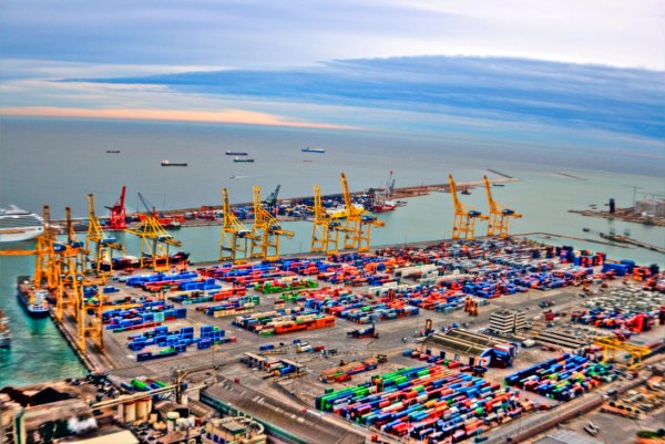 Грузовой порт Барселона