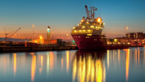 Морской порт СПБ ночной