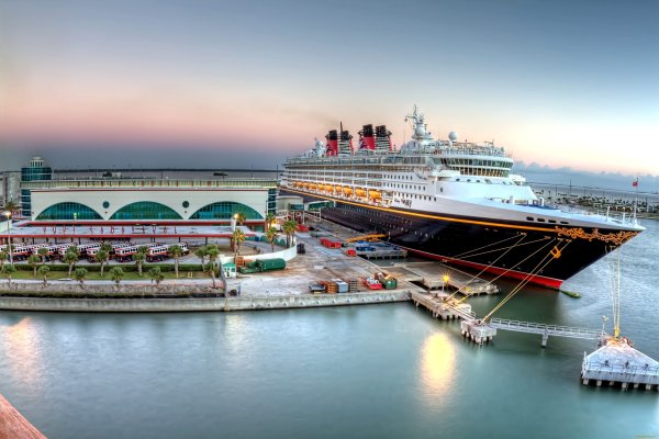 Морской вокзал Москва круизный лайнер