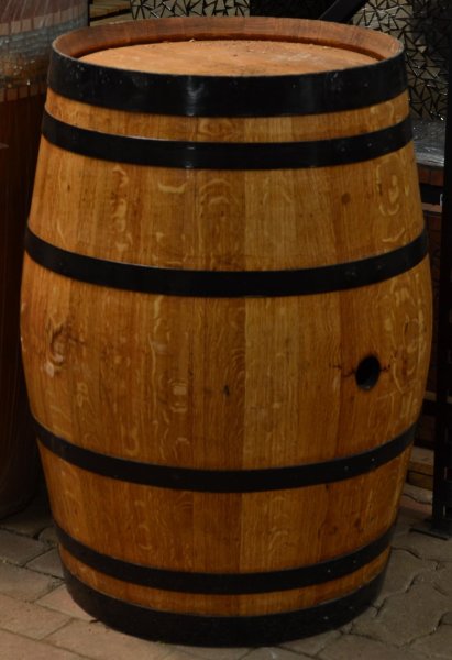 Старинные деревянные бочки