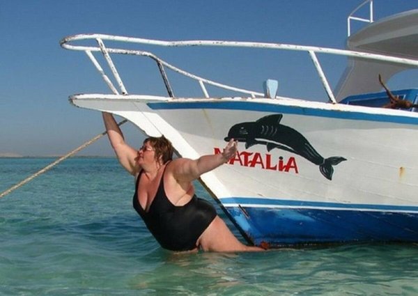 Мужчины на пляже смешные