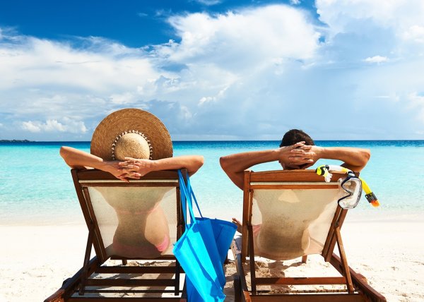 Чемодан на море