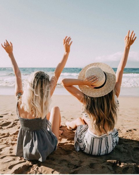 На море большой компанией