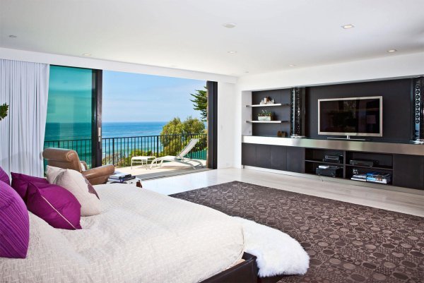 Гостиная с видом на океан