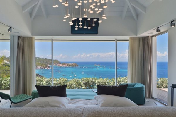 Спальня с видом на море