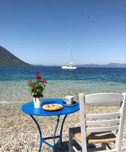 Завтрак с видом на море