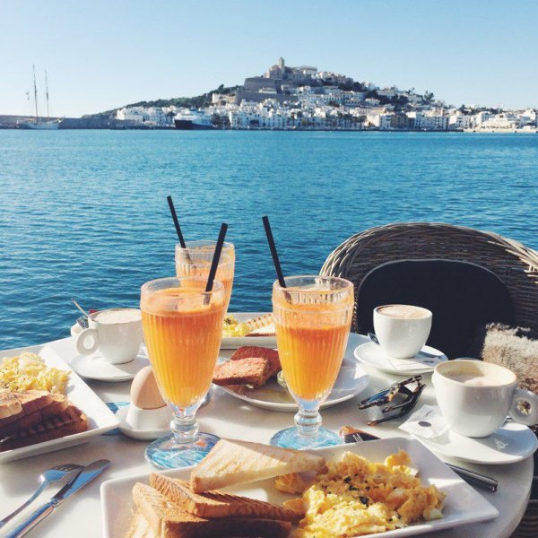 Пикник на берегу моря