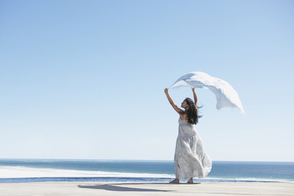 Девушка море ветер