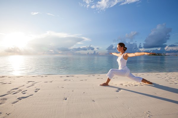 Йога на берегу моря