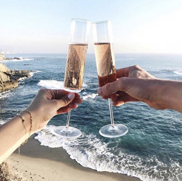Шампанское и море