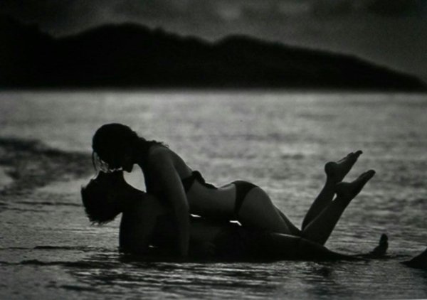 Ночной пляж любовь