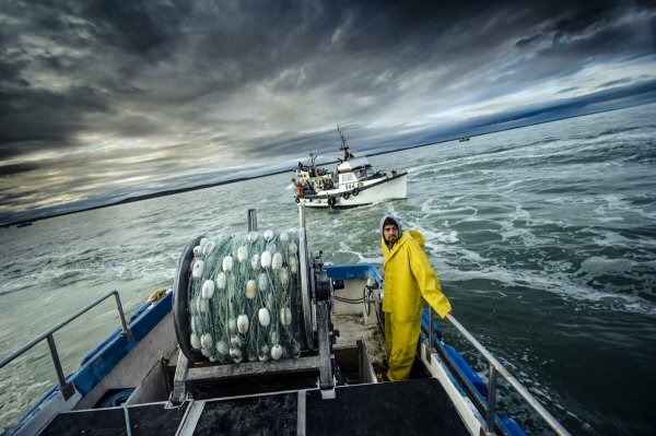 Рыбаки в море