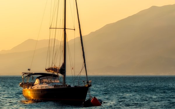 Море горы яхта