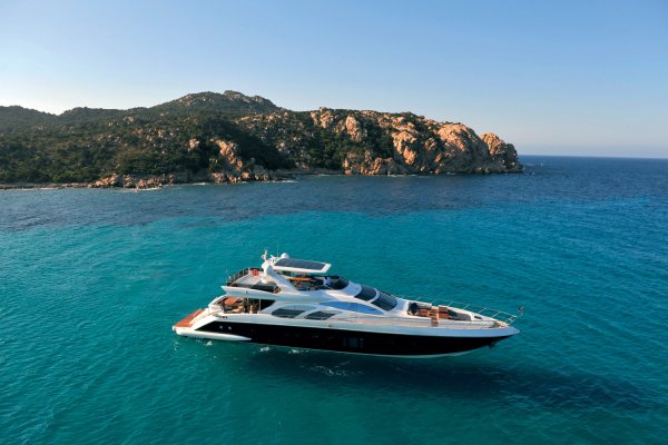 Вид с яхты на океан