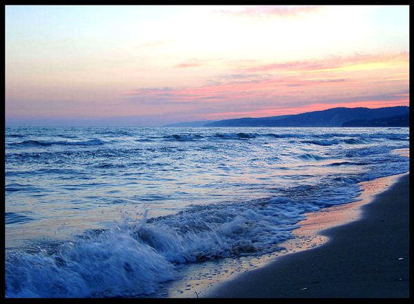 Голубое море и черное море