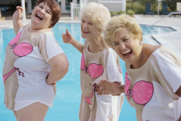 Две бабушки подружки