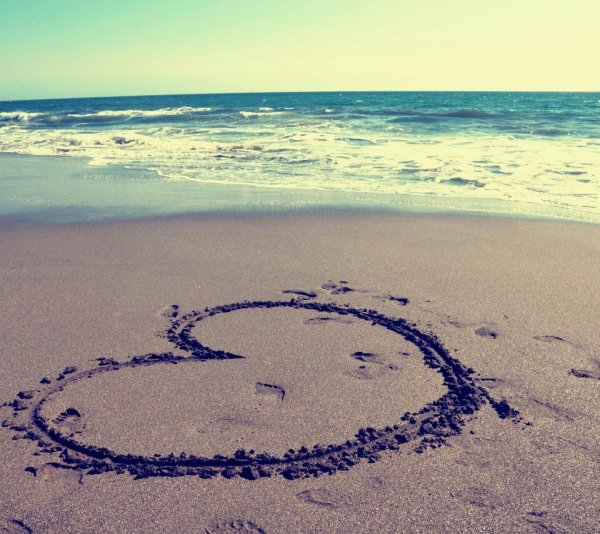 Сердечко на песке