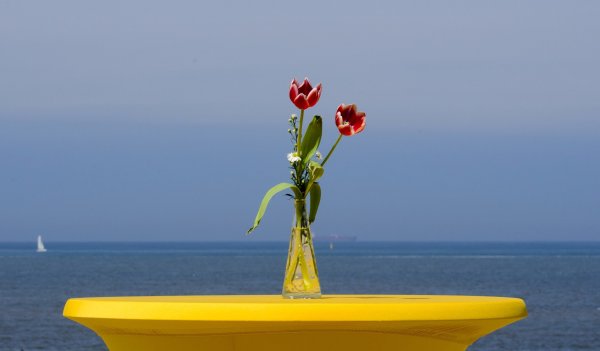 Букет на фоне моря