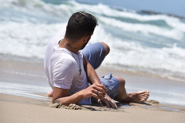 Мужчина на пляже