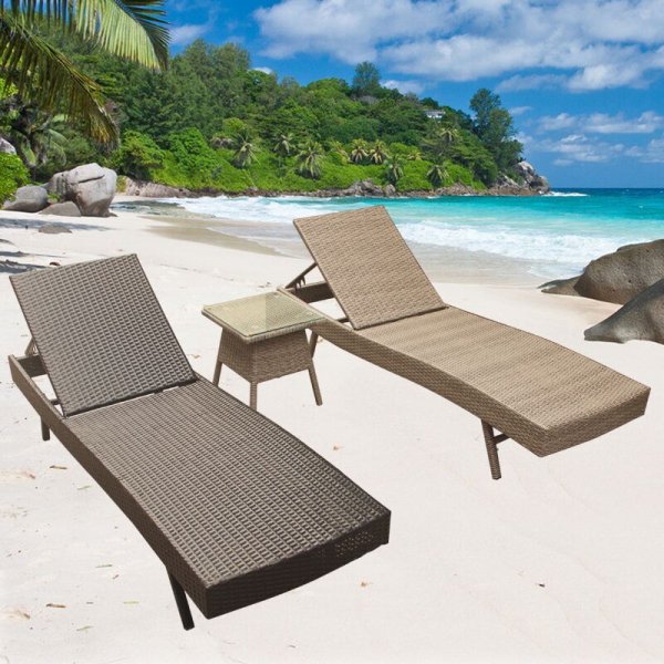 Шезлонг на пляже