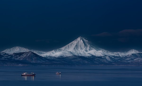 Авачинская бухта вулкан Вилючинский