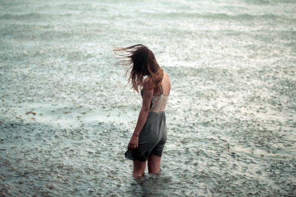 Девушка море ветер