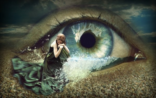 Девушка на берегу моря