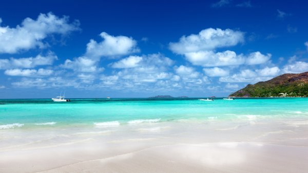 Красивый пляж