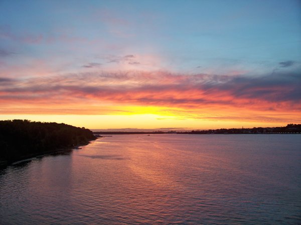 Волны на реке