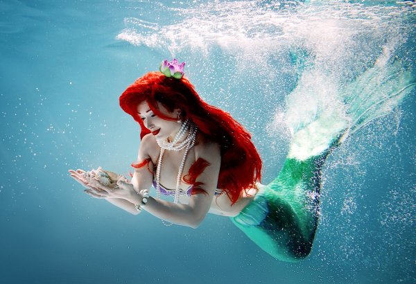 Русалка в воде