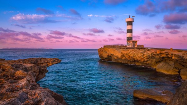 Маяк на острове Моуро Испания