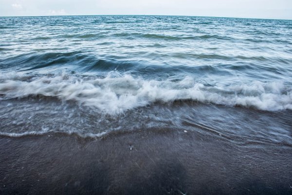 Большое волнение на море