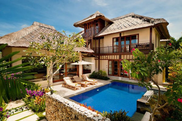 Домик с садом на берегу моря