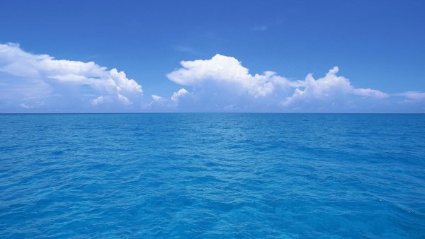 Голубое море