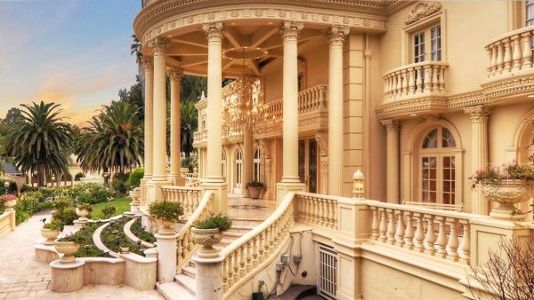 Особняк в дворцовом стиле в Калифорнии США