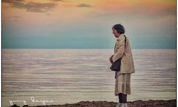 Старуха на берегу моря