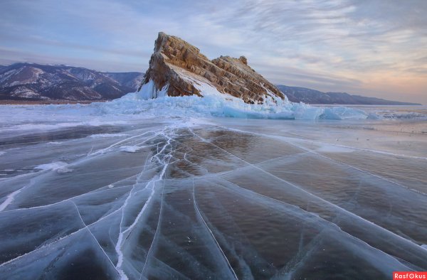 Остров Еленка на озере Байкал
