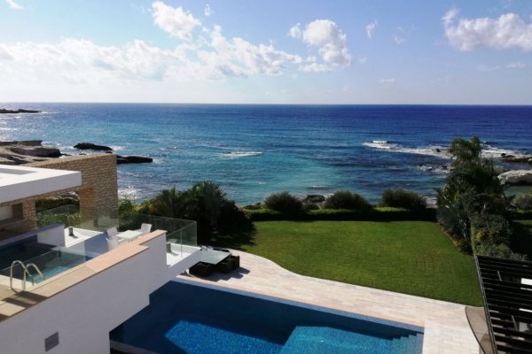 Вилла у моря