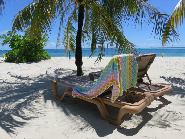 Шезлонг на пляже