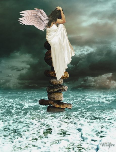 Девушка ждет у моря