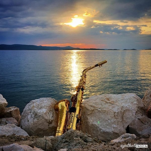 Саксофон и море