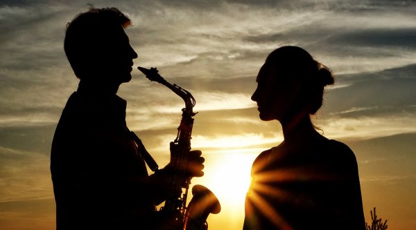 Танцы у моря футаж