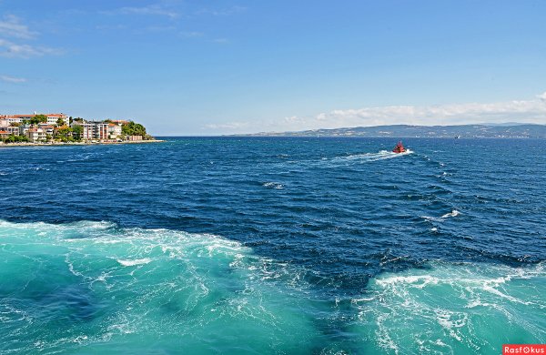 Мраморное море у Дарданелл