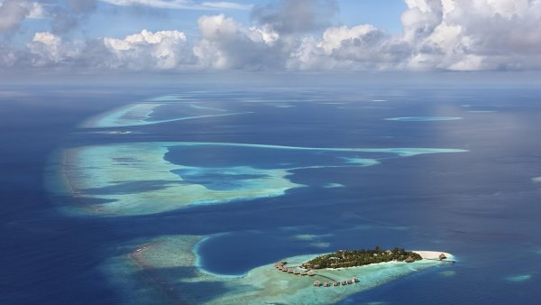 Океан у острова окружённый