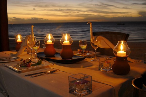 Бунгало на Мальдивах ночью