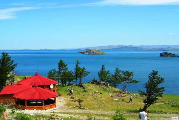 Остров Ольтрек на Байкале зимой