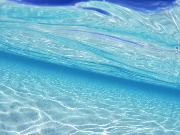 Голубое прозрачное море
