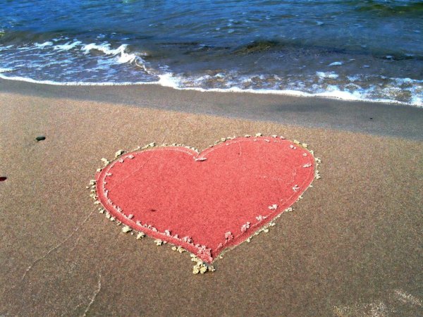 Сердечко на песке